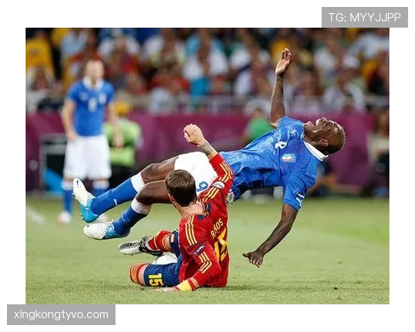 巴洛特利今儿真敢玩，裁判都傻了眼这操作也太有戏了！